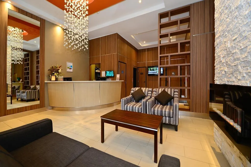 Comfort Inn Toronto City Centre 3*,